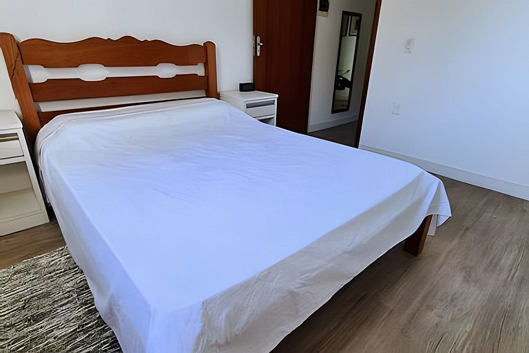 Casa com piscina e praia no fim da rua