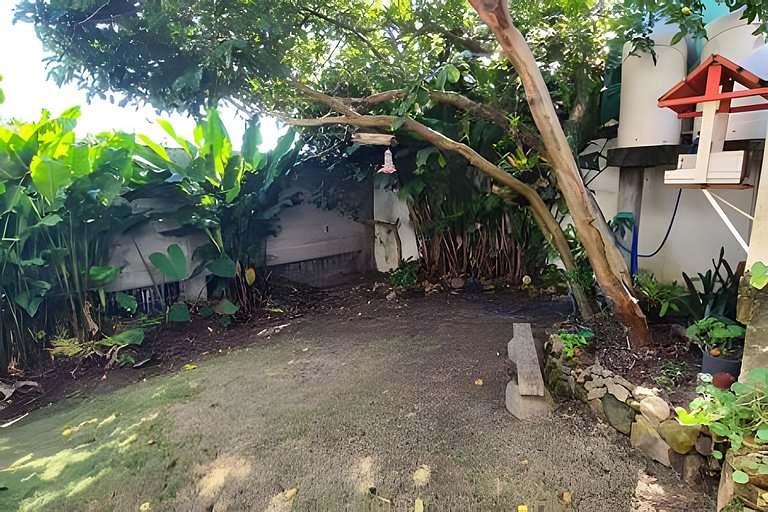 Casa com piscina com praia no fim da rua