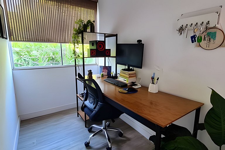 Piscina, ar condicionado e praia no fim da rua