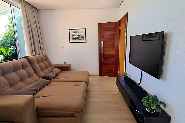 Casa com piscina com praia no fim da rua