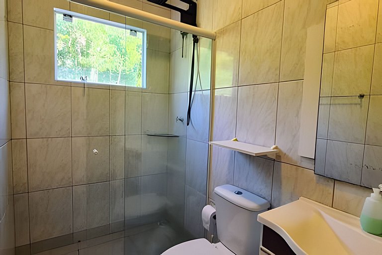 Casa com piscina e praia no fim da rua