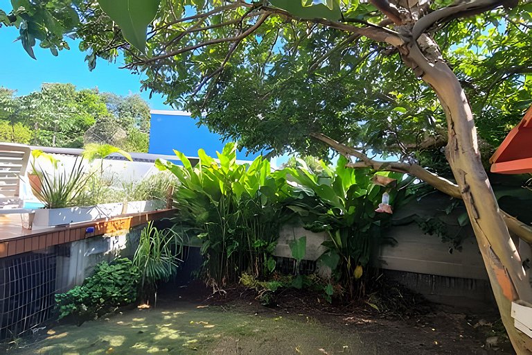 Piscina, ar condicionado e praia no fim da rua