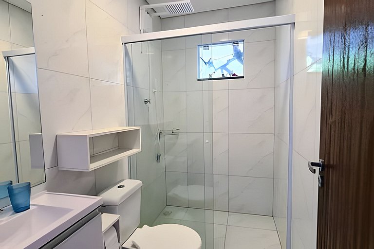 Casa com piscina e praia no fim da rua