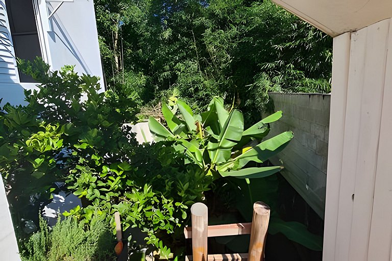 Piscina, ar condicionado e praia no fim da rua