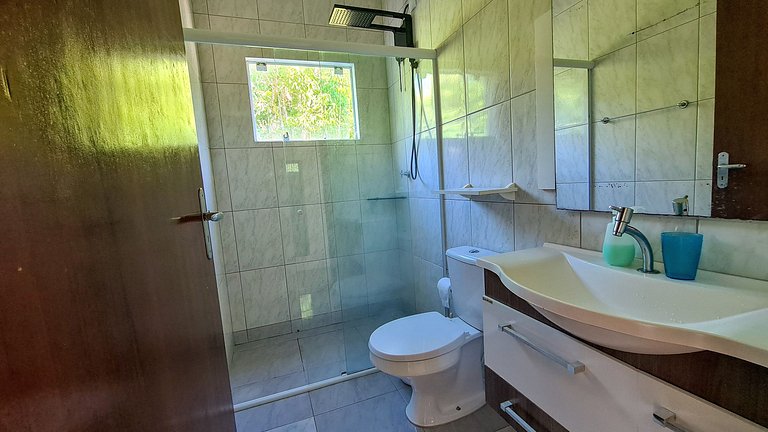 Casa com piscina com praia no fim da rua