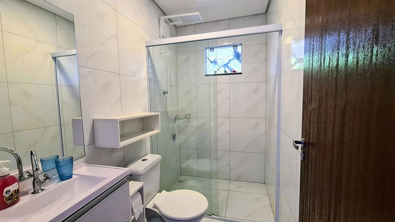 Casa com piscina e praia no fim da rua