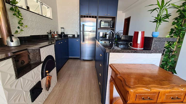 Casa com piscina e praia no fim da rua