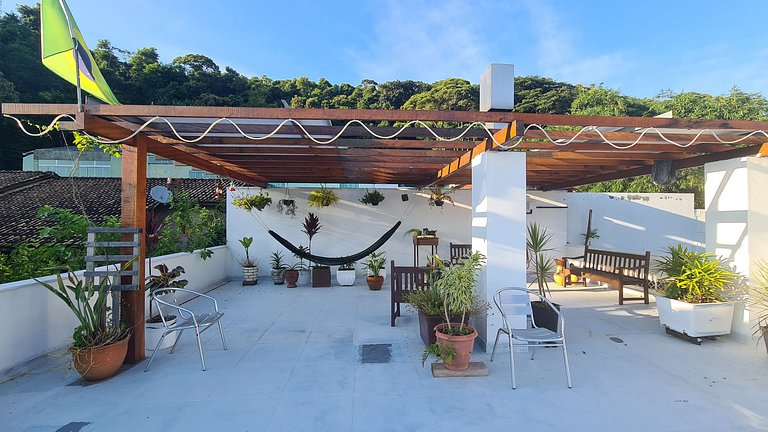 Casa com piscina com praia no fim da rua