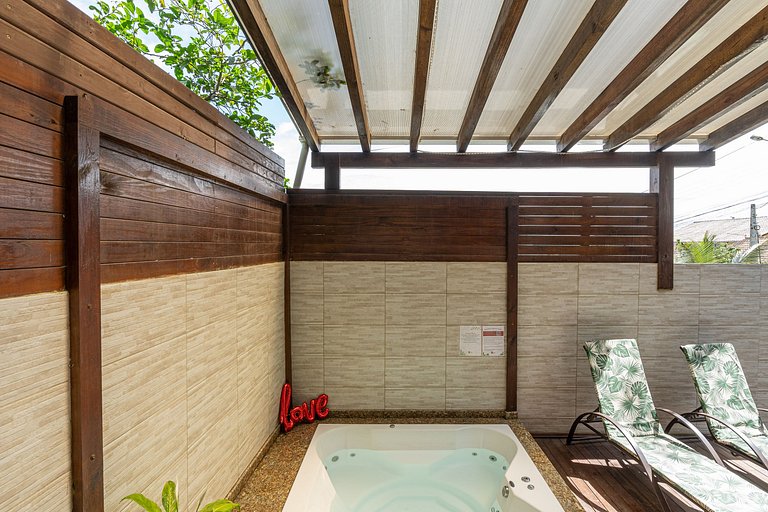 Cabana com hidro grande próxima à praia