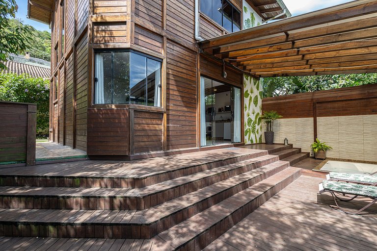 Cabana com hidro grande próxima à praia