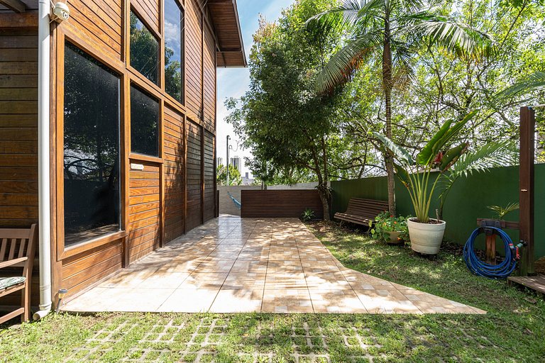 Cabana com hidro grande próxima à praia