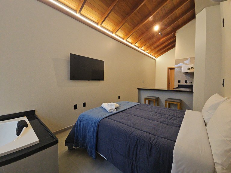 Loft c/ hidro, ar cond quente/frio proximo à praia