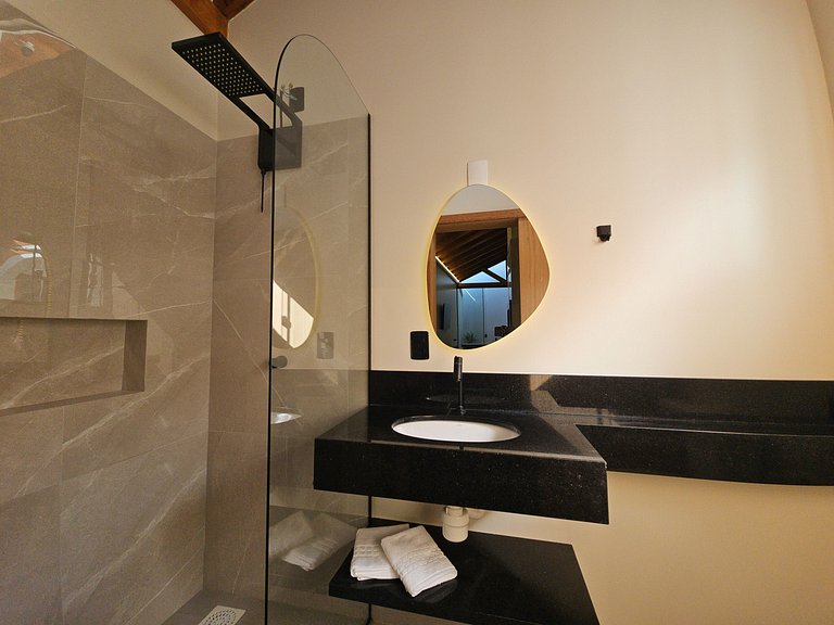 Loft with double hot tub, air conditioning/fireplace, barbec