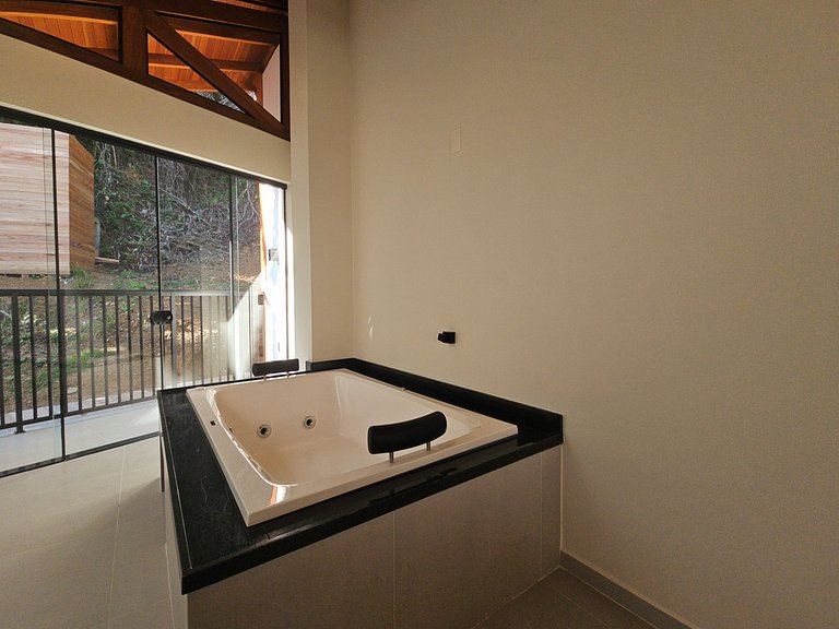 Sobrado com hidro e ar condic próximo praia