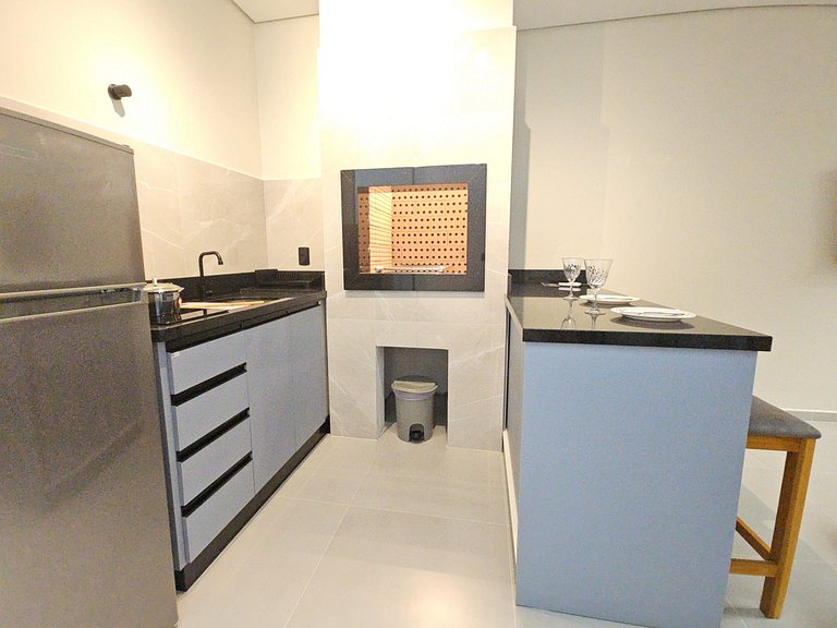 Sobrado c/ hidro, ar cond quente/frio prox à praia