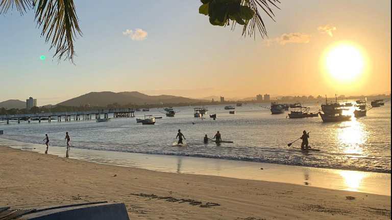 Sobrado c/ hidro, ar cond quente/frio prox à praia