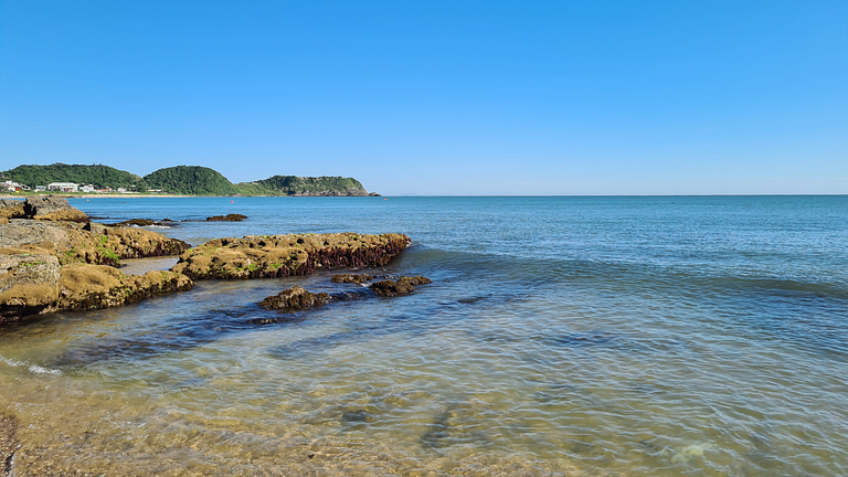 Sobrado c/ hidro, ar cond quente/frio prox à praia