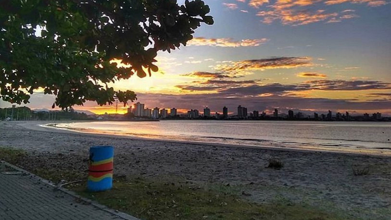Loft com hidro e ar condicion próximo à praia