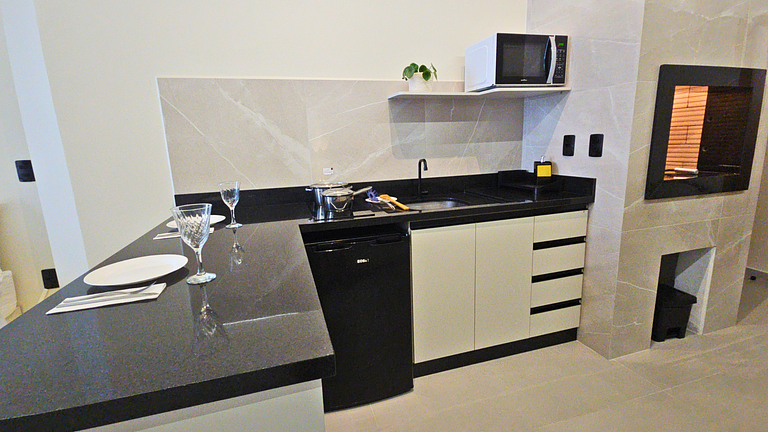 Loft c/ banheira, ar cond próximo à praia