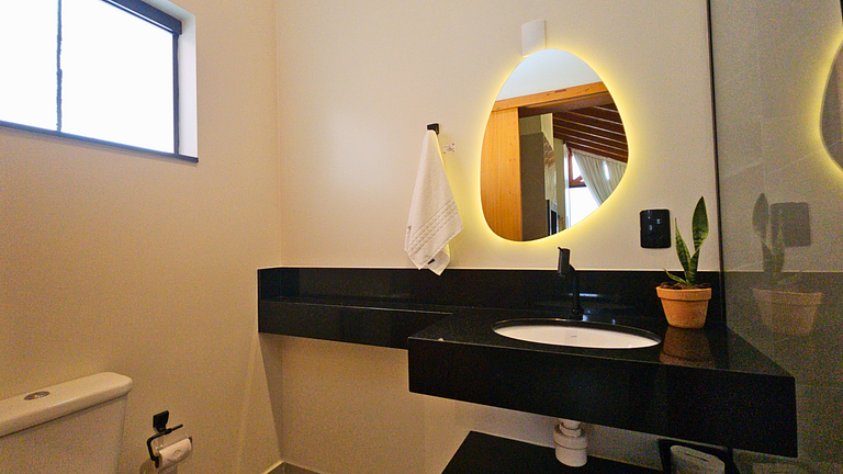 Loft with double hot tub, air conditioning/fireplace, barbec