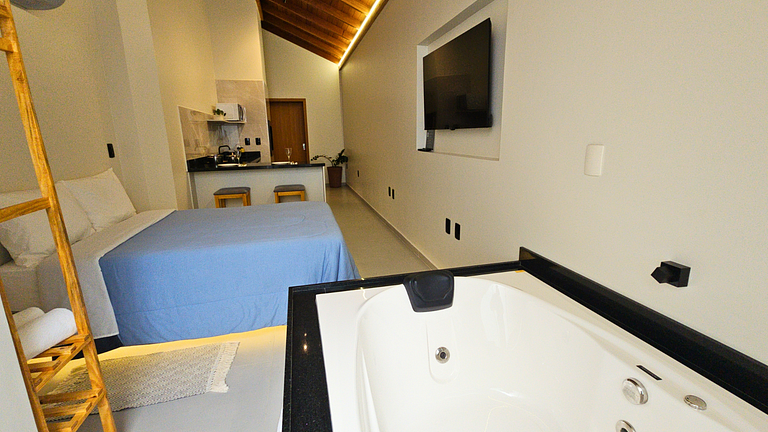 Loft c/ banheira, ar cond próximo à praia