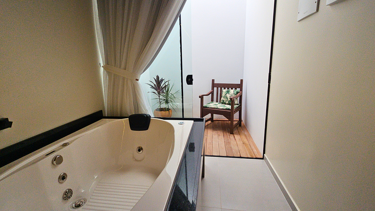 Loft c/ banheira, ar cond próximo à praia