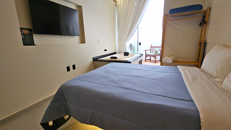 Loft c/ hidro, ar cond quente/frio proximo à praia