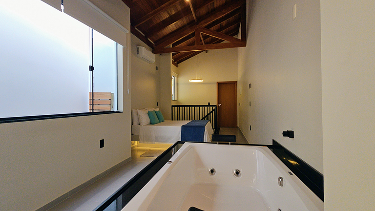 House with double hot tub, air conditioning, fireplace and b
