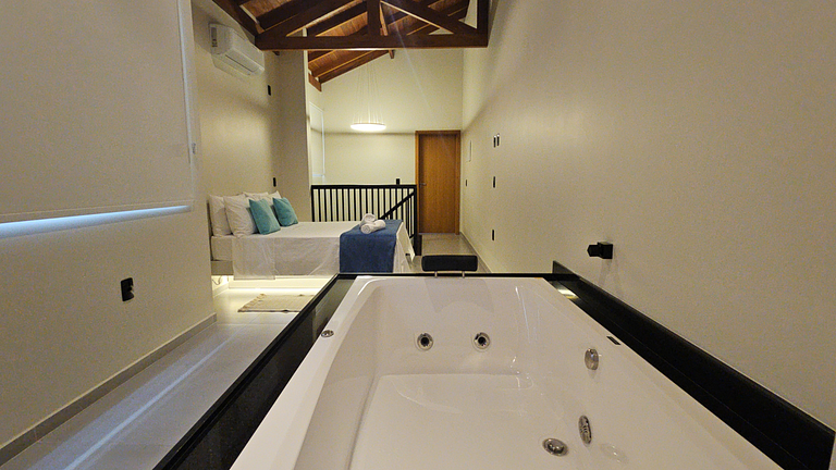 House with double hot tub, air conditioning, fireplace and b