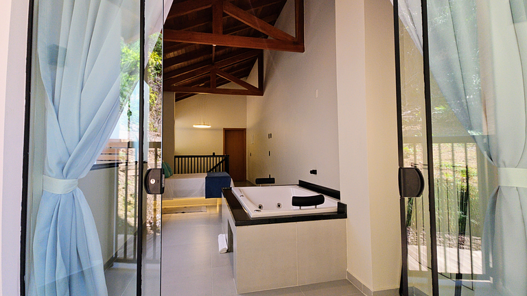 House with double hot tub, air conditioning, fireplace and b