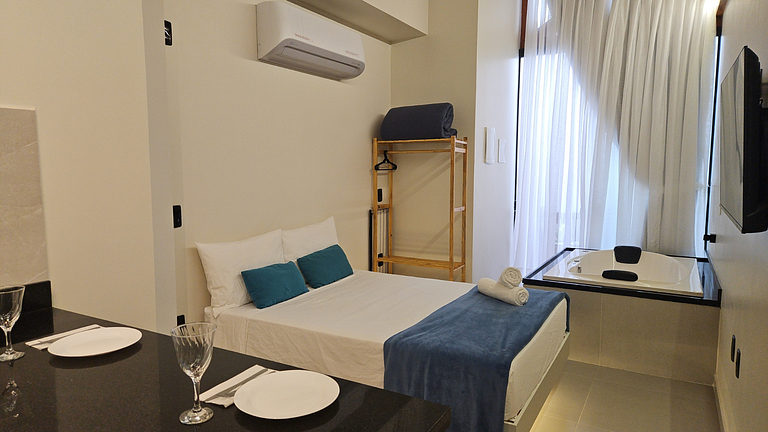 Loft c/ hidro, ar cond quente/frio proximo à praia