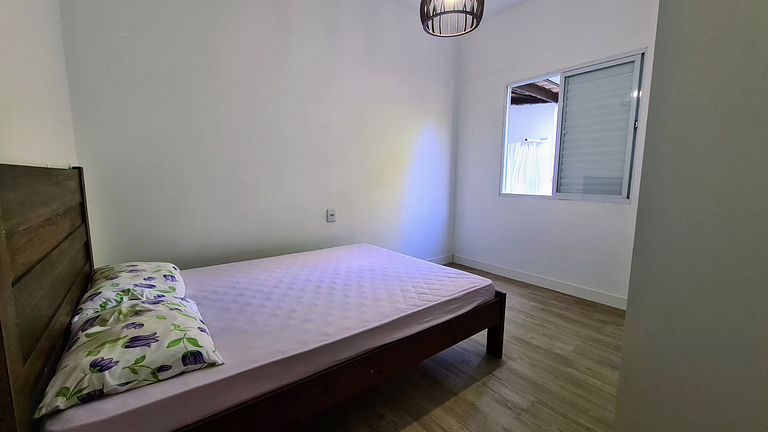 Casa com piscina com praia no fim da rua