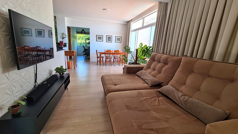 Casa com piscina e praia no fim da rua