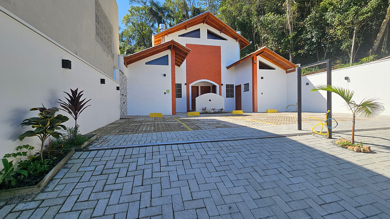 Sobrado c/ hidro, ar cond quente/frio prox à praia