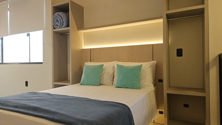 Sobrado banheira hidro, ar cond e praia fim da rua