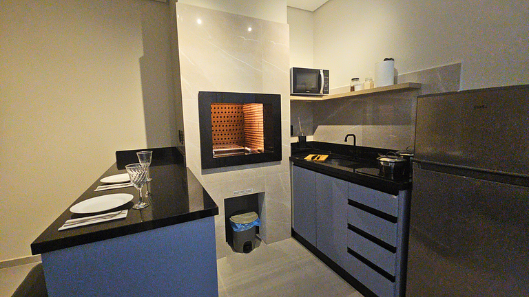 House with double hot tub, air conditioning, fireplace and b