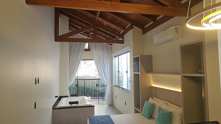 House with double hot tub, air conditioning, fireplace and b