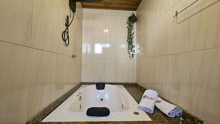 Apê Cabana Romântica com Hidro Casal, Lareira, Churrasqueira