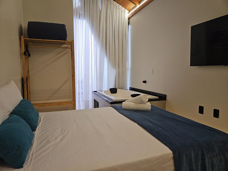 Loft com banheira hidro com praia no fim da rua