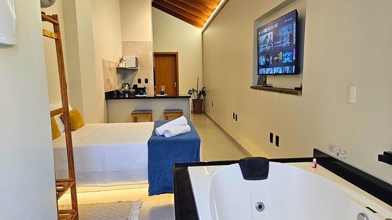 Suite with double whirlpool tub near the beach