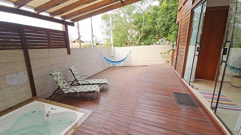 Cabana com hidro grande próxima à praia