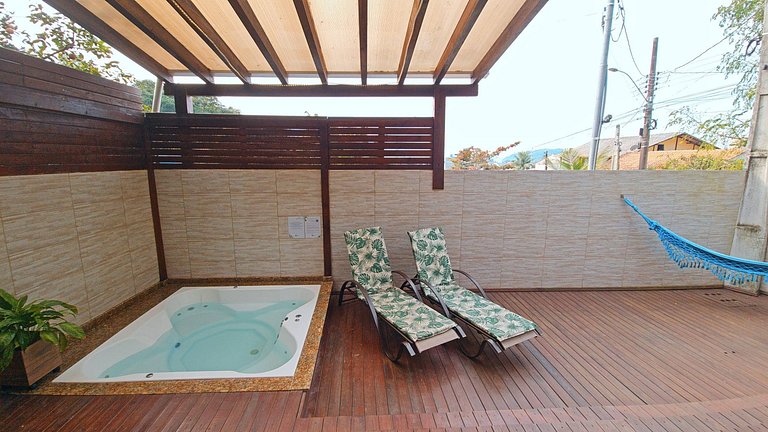Cabana com hidro grande próxima à praia