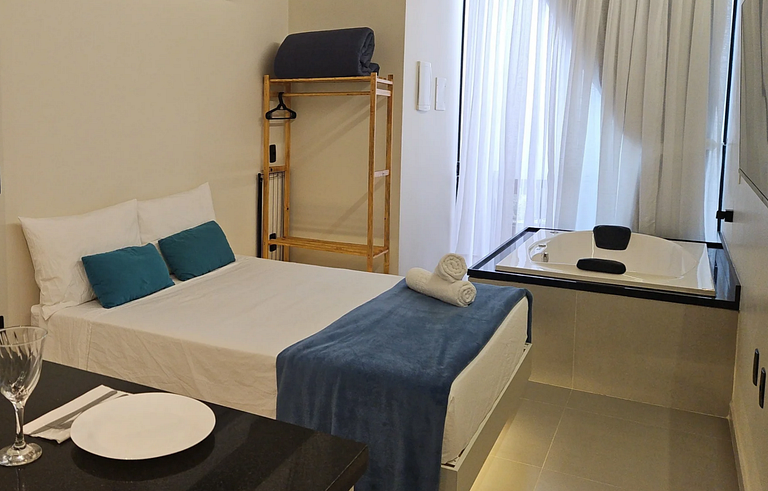 Suite with double whirlpool tub near the beach