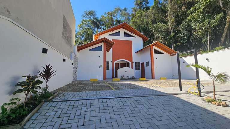Hidro + cozinha completa perto da praia